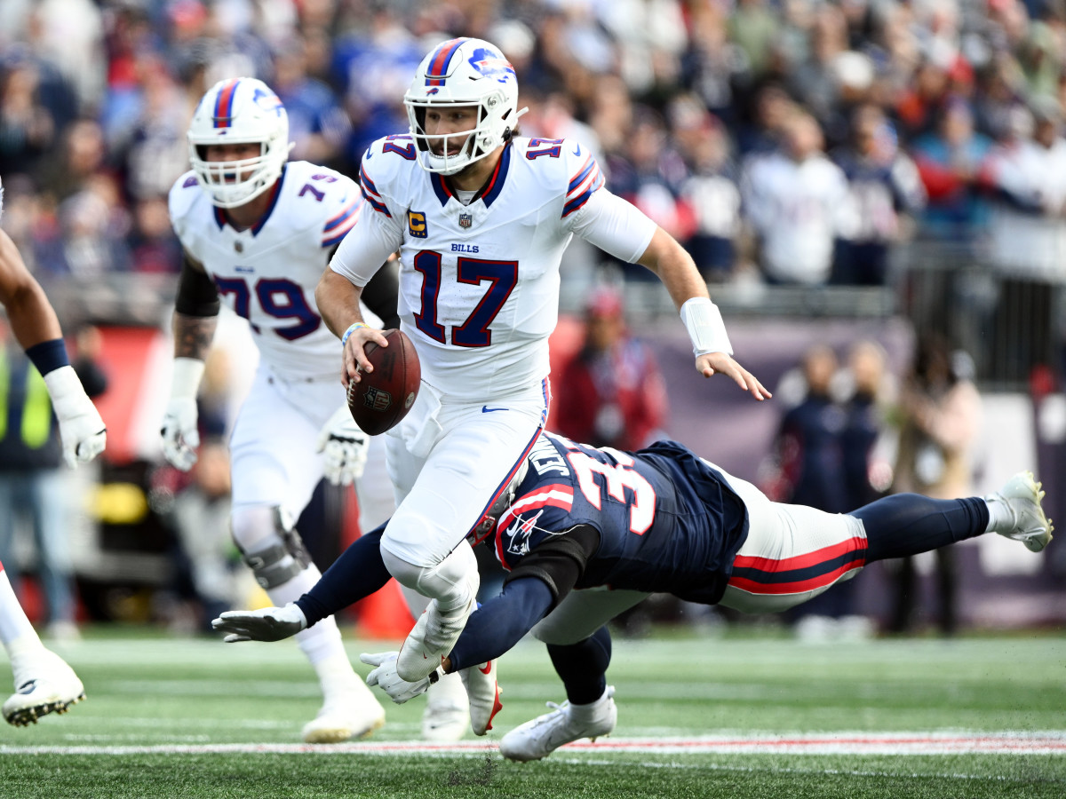 Josh Allen (17) had three total touchdowns.